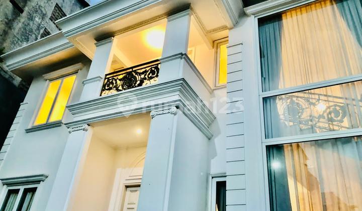 Dijual Cepat Sekaligus Jual Rugi Rumah Mewah Bergaya Kolonial SHM
