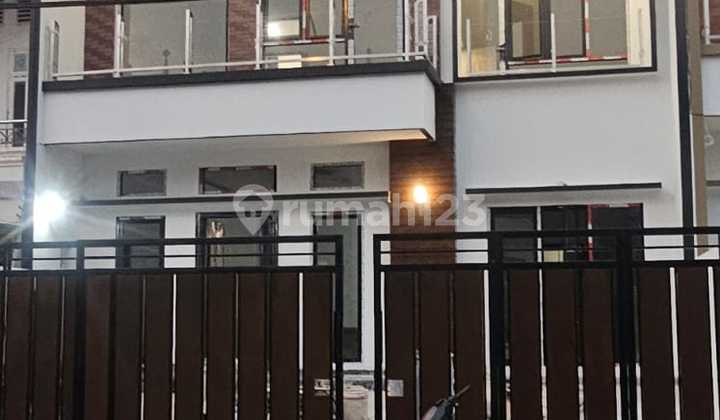 Rumah Baru Disain Modern Minimalis Lokasi Strategis di Nusaloka BSD Siap Huni Siap di Nego