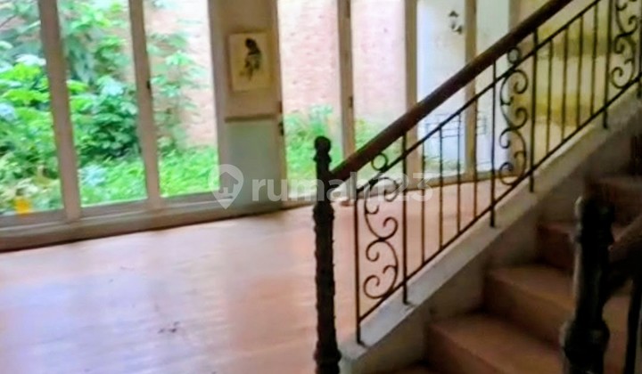 House in BSD The Green, East Facing, Front Green Area, SHM, Needs Renovation. 2