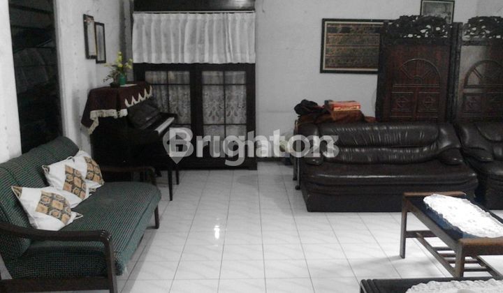 CITY CENTER HOUSE IN FRONT OF UNAIR DR SOETOMO 2
