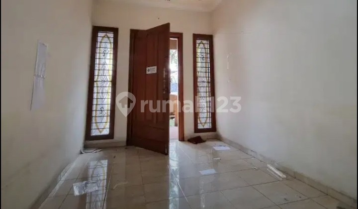 Manyar Tirtoyoso Row 3Car Near Petra 2