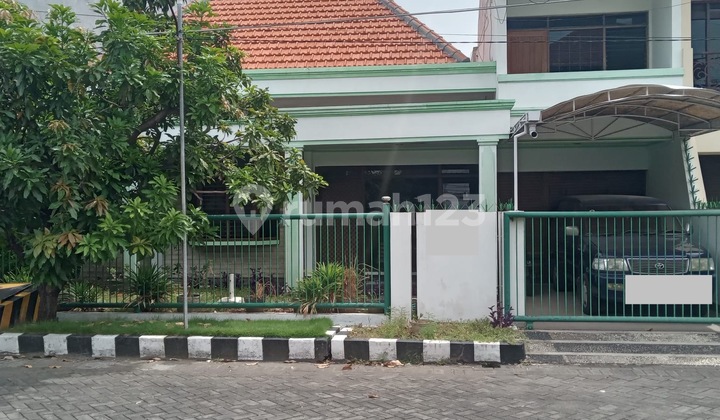 Ready to Occupancy Manyar 1.5-Story Row House with Wide Street Ready to Occupancy Manyar 1.5-Story Row House with Wide Street