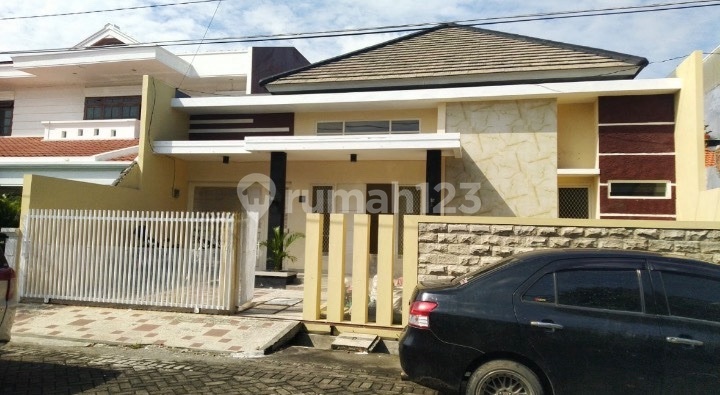 Disewakan Rumah Minimalis Manyar Dekat Petra 2