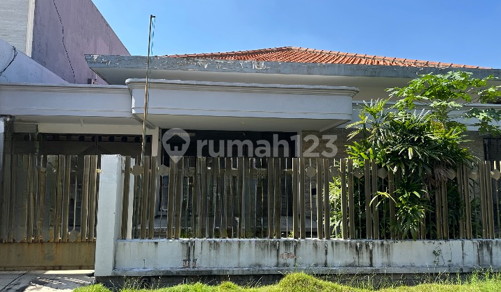 Rumah Lama Manyar Tompotika Dekat Petra