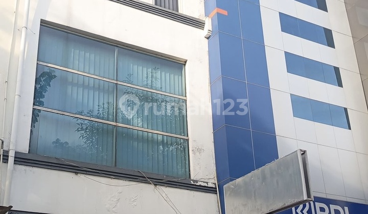 3-Story Shop House Ready to Use Zero Road Near Siloam Gubeng