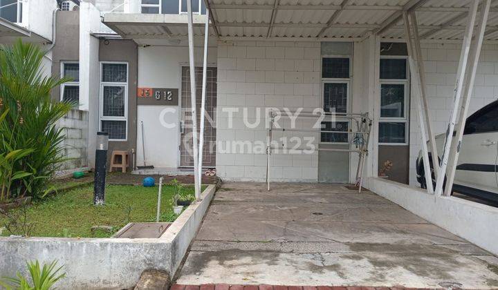 tampak depan rumah 2 lantai villa bogor