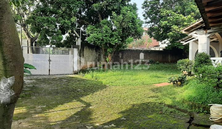 Wide Yard House in Rempoa, South Tangerang 2