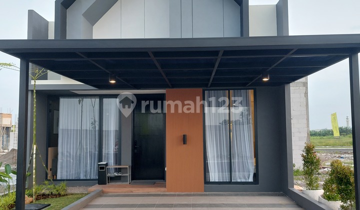 tampak depan kahuripan nirwana rumah mewah pusatkota