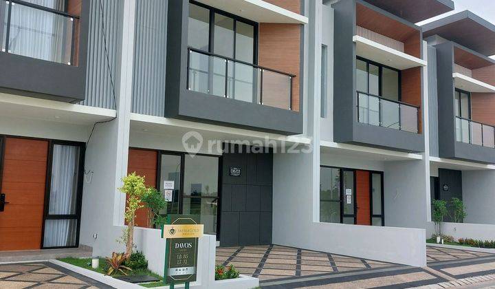 Rumah 2 Lantai Lingkungan Mewah Tanpa Dp Ada Kolam Dekat Surabaya 1