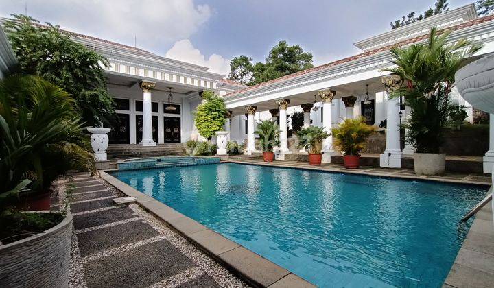 Rumah Classic Hook private Pool,kafe,shm,view Gunung Sentul City Bogor 1