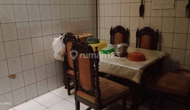 Rmh Jalan Beruang Makassar 
7 Kmr Tdr 5 Kmr Mnd
Rumah 2 lt, ukuran lebar Dpn 16 lebar belakang 17,besar belakang, panjang 15 2