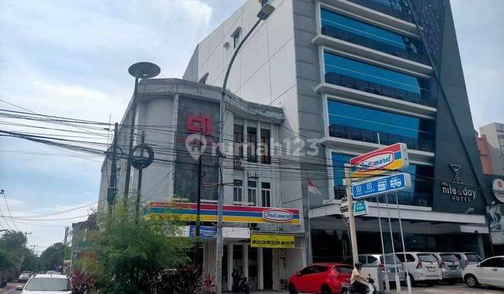 Gedung  Dipajaya 
jln Lanto Dg Pasewang Makassar Sulawesi Selatan 
lengkap Franchise Indomaret
luas Tanah 270 M²
luas Bangunan 530 M² 
3 Lantai  2