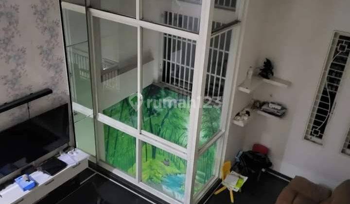 Rumah Jl Singa Makassar
luas Tanah 5x28
lluas Bangunan 360 M²
kamar Tidur 5+1
kamar Mandi 5
listrik 2.200w -Pdam 2