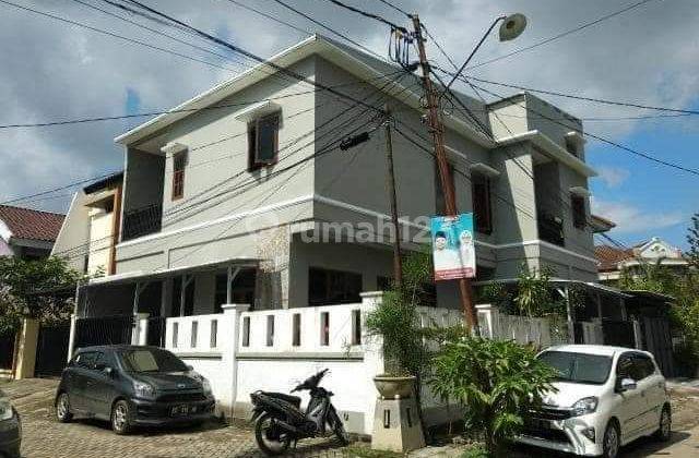 Turun Harga
Rumah Jl  Pendidikan II 
Makassar Sulawesi Selatan Dekat Kampus UNM-Telkom
Luas Bangunan  256 M²
Luas Tanah 167 M ²-13X15
Kamar Mandi 5 
Kamar Tidur  5
2 Lantai-SHM-SUDUT
 2