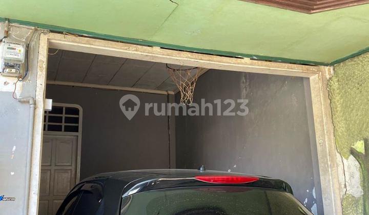 House on Kandea Street, 29.5X14.5 - 2 Floors, 6 Bedrooms, 3 Bathrooms, Street wide enough for 2 cars to pass, IDR 700 million. 2