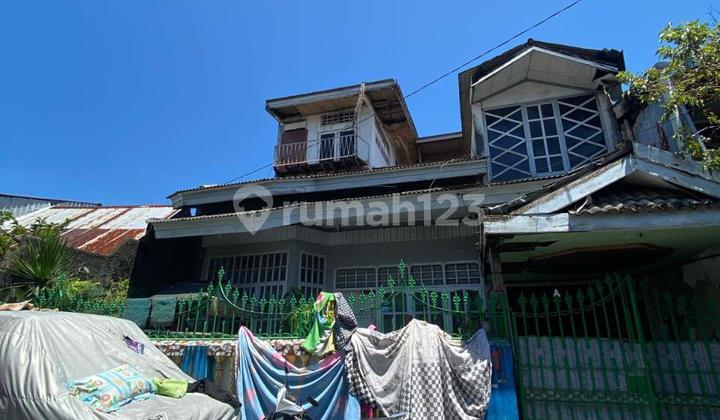 House on Kandea Street, 29.5X14.5 - 2 Floors, 6 Bedrooms, 3 Bathrooms, Street wide enough for 2 cars to pass, IDR 700 million.