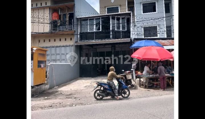 Tamalate Shop-House 1, 5x20 - 3 Floors, Rolling 5x11, Fronting UNM Tamalate Campus, Fully Renovated, Includes Upper Floor Balcony, 1 Bedroom, 3 Bathrooms, Rp. 2.5 Billion Negotiable