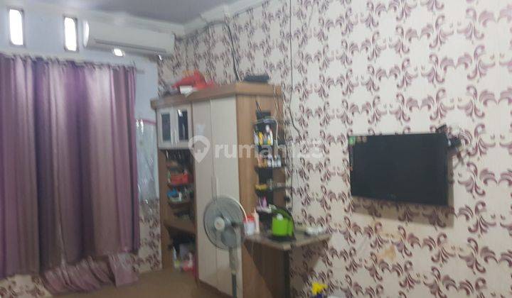 Ruko Jln monumen Emmy Saelan Poros 
2 Lantai
Luas Tanah 95 m2
Luas Bangunan : 160 
Kamar Tidur: 2
Kamar Mandi: 2
Ada room set dan kitchen set
Listrik (watt) : 2200 PDAM *SHM* (dijamin kan /tidak) :  READY 
Roling jLN panjang sktr 10 - 12 MTR ke Depan
Rp.  2