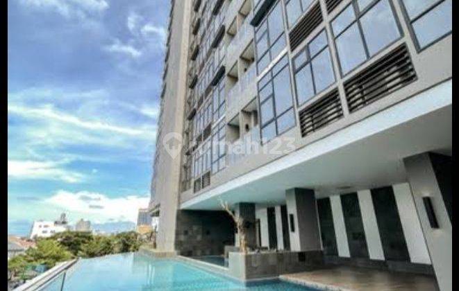 Disewakan Apartemen 31 Sudirman 
Jl Sudirman Makassar 
Lantai 15
1 Master Bedroom
1 Bedroom
1 Bathroom
1 Maid Room+Bathroom
Kitchen 
Living & Dining Room
Balcony
Fasilitas Gym, Kolam Renang 
Luas 68  Semi Gross 80,2
 2