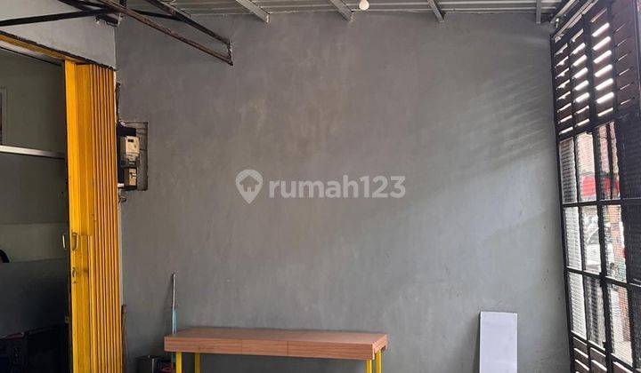 Turun Harga Dijual Ruko Gagak 2 Unit Uk. 8 M X 23 M, 3,5 Lantai + Rooftopfasilitas Property :kt : 8. Km : 6 + 2 Bathtub Lt : 184 Lb : 428 Legalitas : Shm, Ac, Pam, Pln 2 X 10.000 Jalan Utama Rp. 5,9 M 2