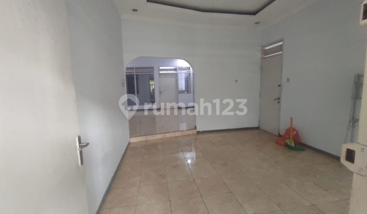 House on Gajah Street, 10x19, 2 Floors, 5 Bedrooms, 5 Bathrooms, Rp. 2.8 Billion Negotiable 2