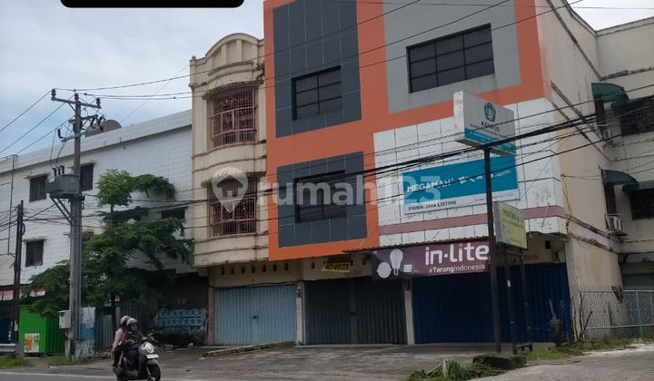 FOR SALE OR RENT: Adiyaksa Baru Shop House 5 X 19.25  
Floor 2 & 3, Size 5X223  
Electricity 3,500 VA  
Rent: IDR 110 Million per year, minimum 2 years  
Sell: IDR 4 Billion (Negotiable)
