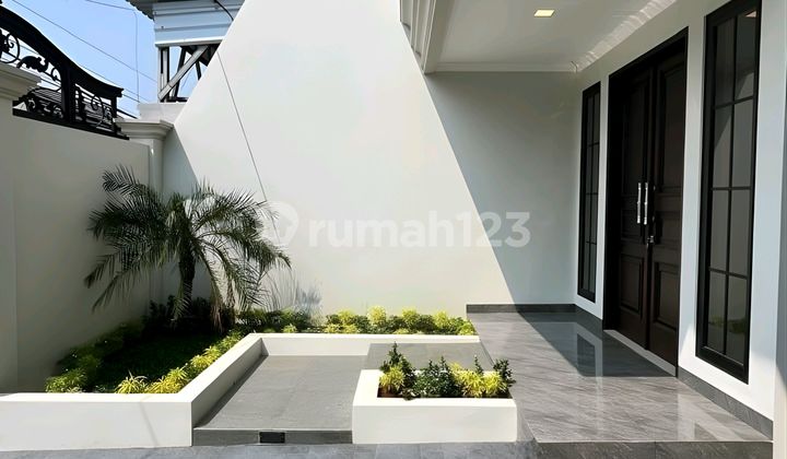 Dijual Rumah Brand New Modern Classic Lokasi Strategis di Joglo 2