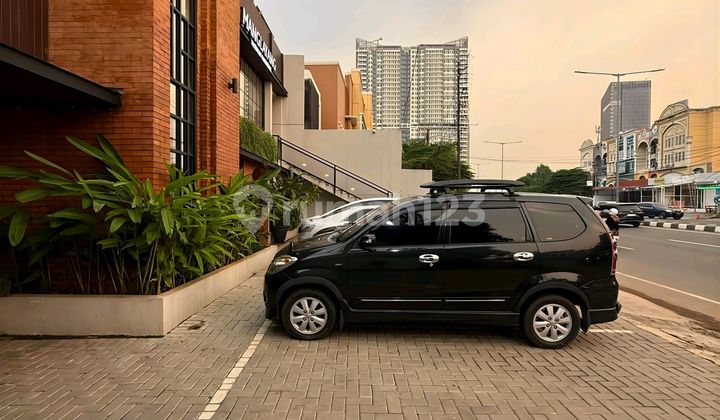 Commercial Building for Sale, Suitable for Business/Office, Located on the Main Road Antasari. 2