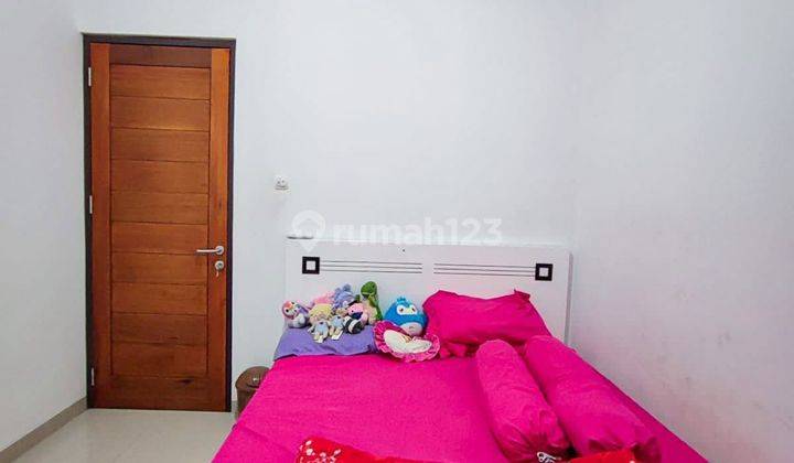 Rumah 2 Lantai Bagus Unfurnished SHM di Joglo, Jakarta Barat 2