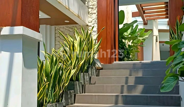 Dijual Rumah Modern Tropical Fully Furnished di Kebagusan 2