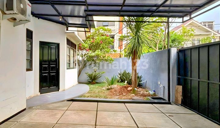 Dijual Rumah Modern Tropical Semi Furnished di Bintaro 2