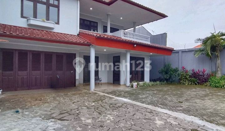 Disewakan Rumah dengan Halaman Luas bisa untuk Kantor di Cilandak 2