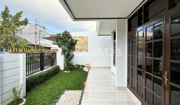 Dijual Rumah Modern Tropical Lokasi Strategis di Joglo 2