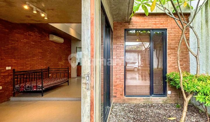 Dijual Rumah Modern Industrial Lokasi Strategis di Bintaro 2