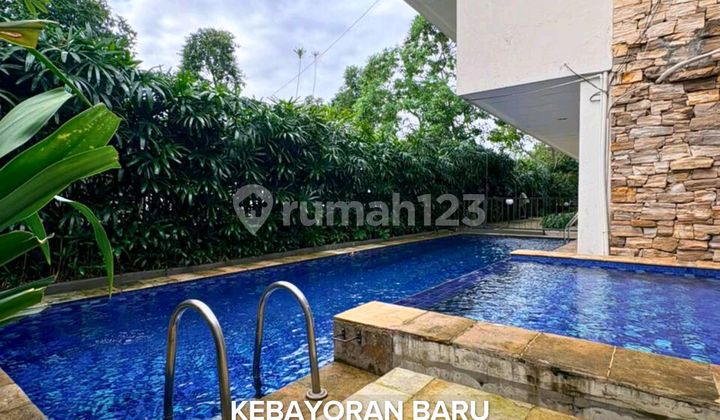 Disewakan Rumah Modern Tropical Lokasi Strategis di Kebayoran Baru