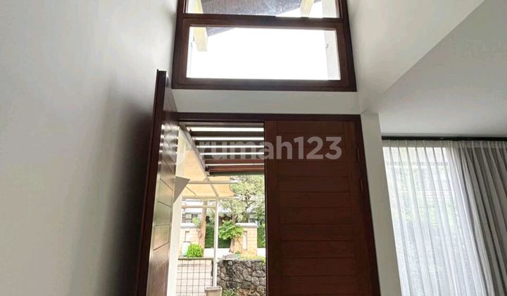 Disewakan Rumah Modern Lokasi Strategis di Kebayoran Baru 2