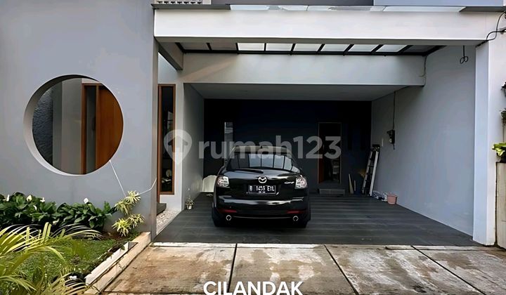 Dijual Rumah Modern Tropical Lokasi Strategis di Cilandak Kko