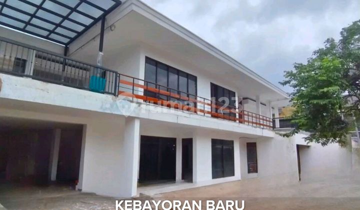 Disewakan Rumah Modern Lokasi Strategis di Kebayoran Baru