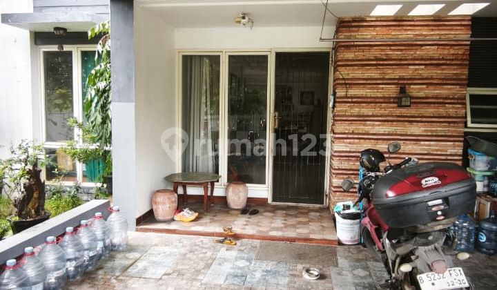 Di Jual Rumah Bagus Renovasi 2 Lantai di Cluster Ifolia