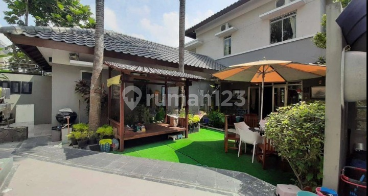 Rumah Hook 2 Lantai + Taman di Tatar Ratnasasih KBP 2
