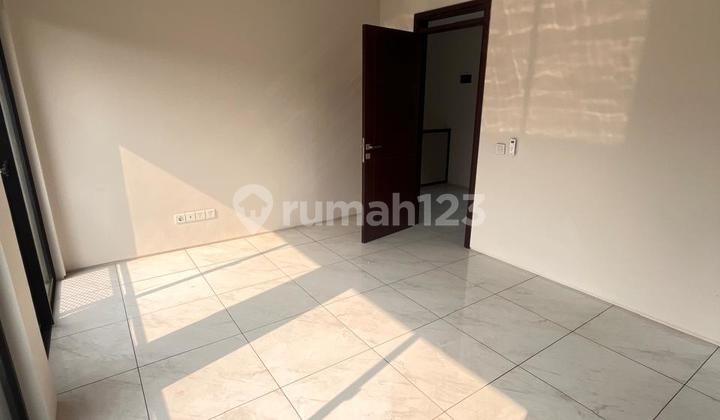 Beautiful Minimalist House in Tarubhawana Kbp