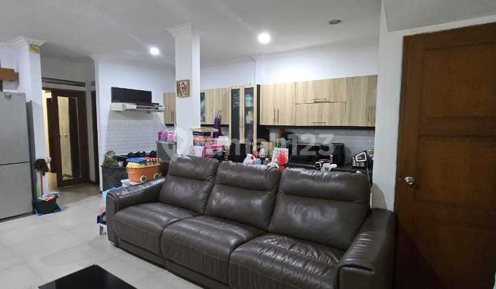 Rumah Nyaman Terawat 2 Lantai di Setraduta Hegar Bandung