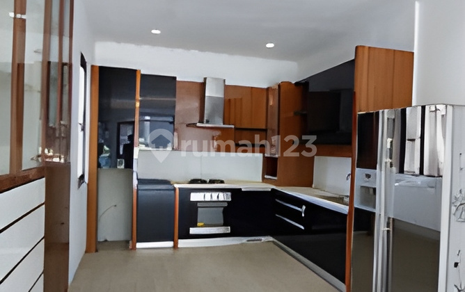 Luxury 3-Story House at Sudirman Town House 2