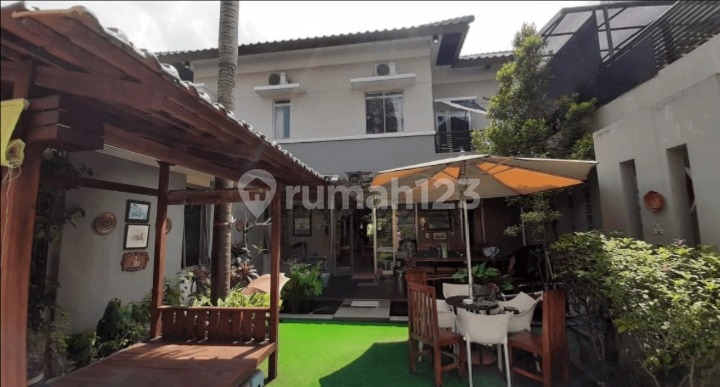 Rumah Hook 2 Lantai + Taman di Tatar Ratnasasih KBP