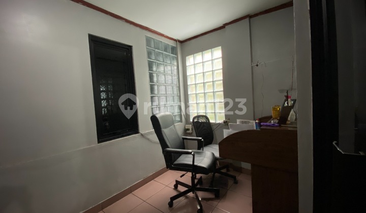 3.5-Story House with a Spacious Carport in Setiabudi 2