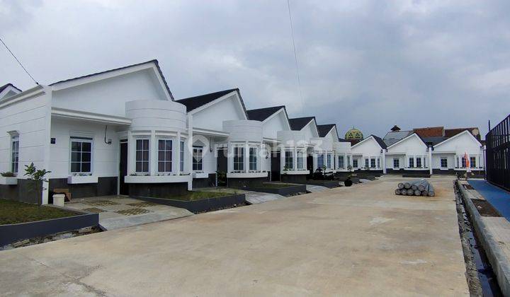 Rumah Model Eropa Di Bandung Dekat Sumarecon Dan Statsiun Kereta Api Cepat DP 5 Juta 2