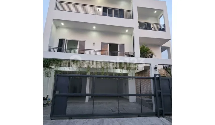 Dijual Murah Rumah Hook 3 Lantai di Jatibening Baru Bekasi Kota