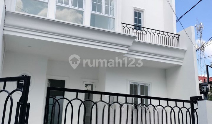 Rumah Baru Murah Gaya American Classic di Jatiwaringin Kota Bekasi Rumah Baru Murah Gaya American Classic di Jatiwaringin Kota Bekasi