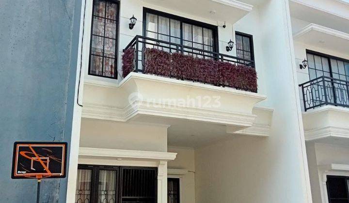 Rumah Bagus Siap Huni Jalan Utama M Kahfi 2 Jakarta Selatan  2