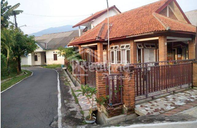 Rumah Bagus Suasana Pedesaan Dekat Jalan Raya di Ungaran Hl 7285